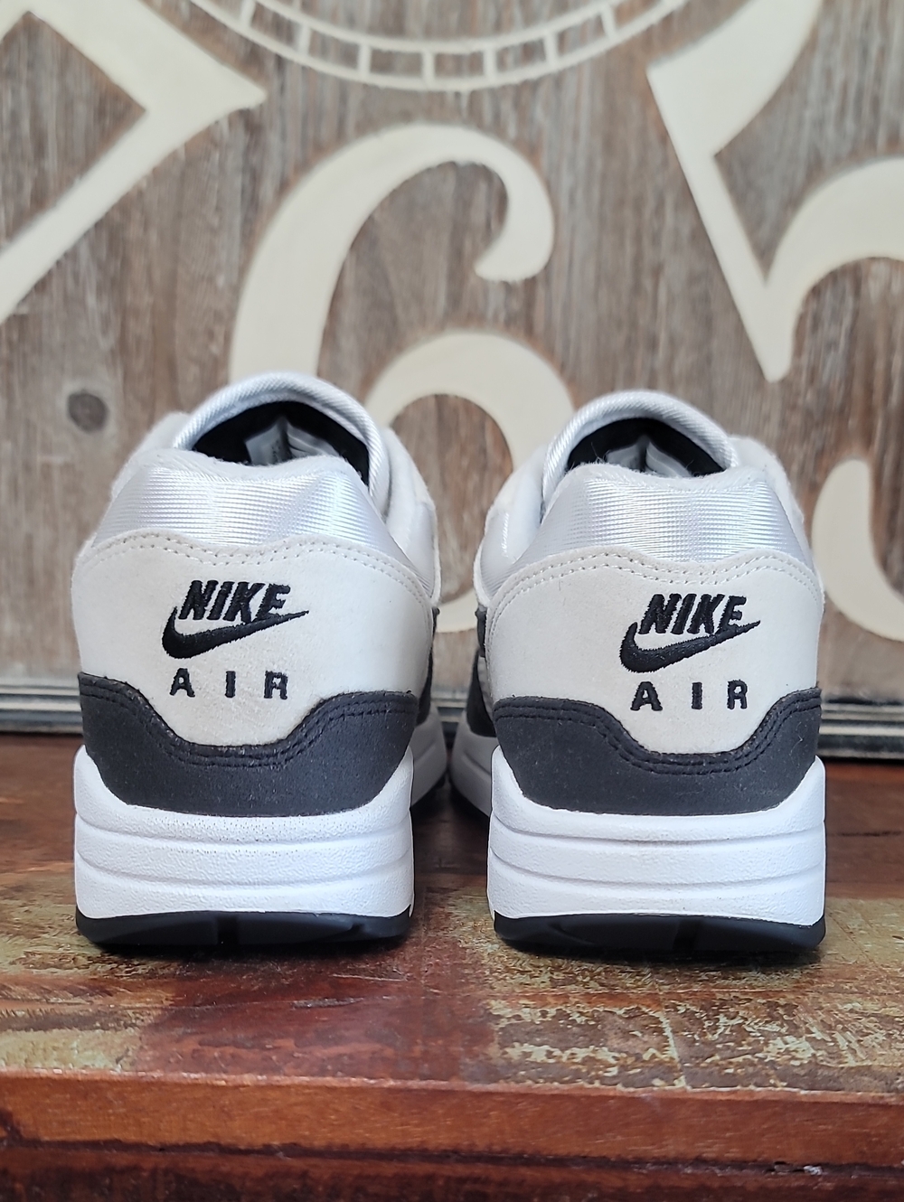 Nike Wmns Air Max 1 "White/Black" Wmns 8.5, Good Condition. Fast Shipping - Picture 7 of 14